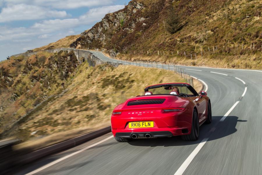  Porsche 911 Carrera 4S Cabriolet 2016 года  (UK) (фото 25 из 30)